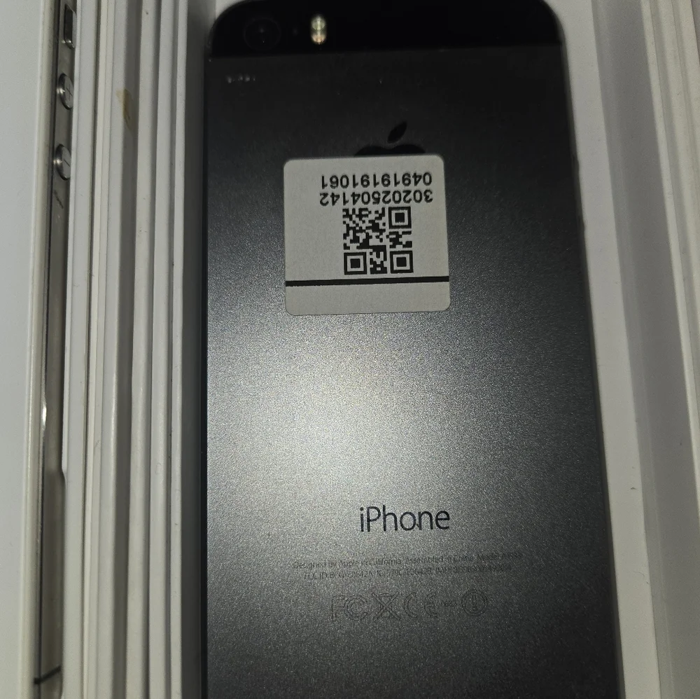 Apple iPhones - Silver and Black Untested